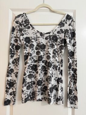 Nollie Black & White Floral Long Sleeve Top Size Small
